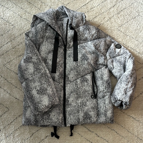 NWOT Noize Snakeskin Print Cruelty Free Puffer Coat Small - Picture 1 of 8